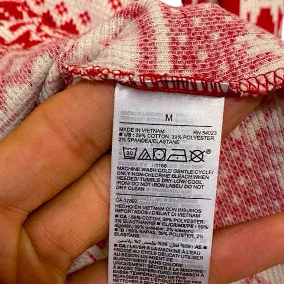 Old Navy Reindeer Snowflake Red White Henley Size M - Picture 4 of 4